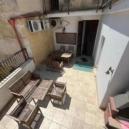 La Baronessa Lecce